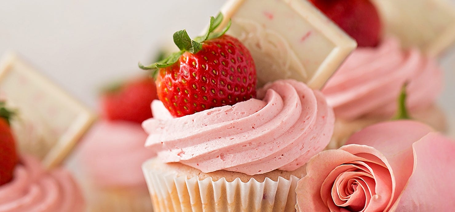 Strawberry Cupcakes with Strawberry White Chocolate Buttercream